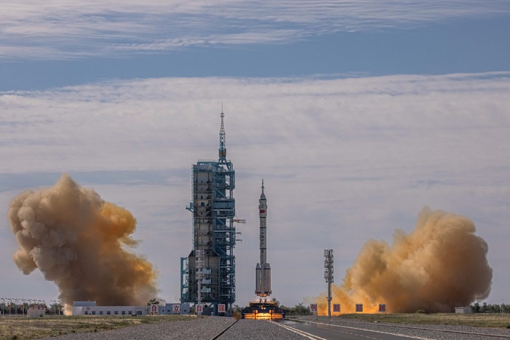 lancio astronauti cinesi