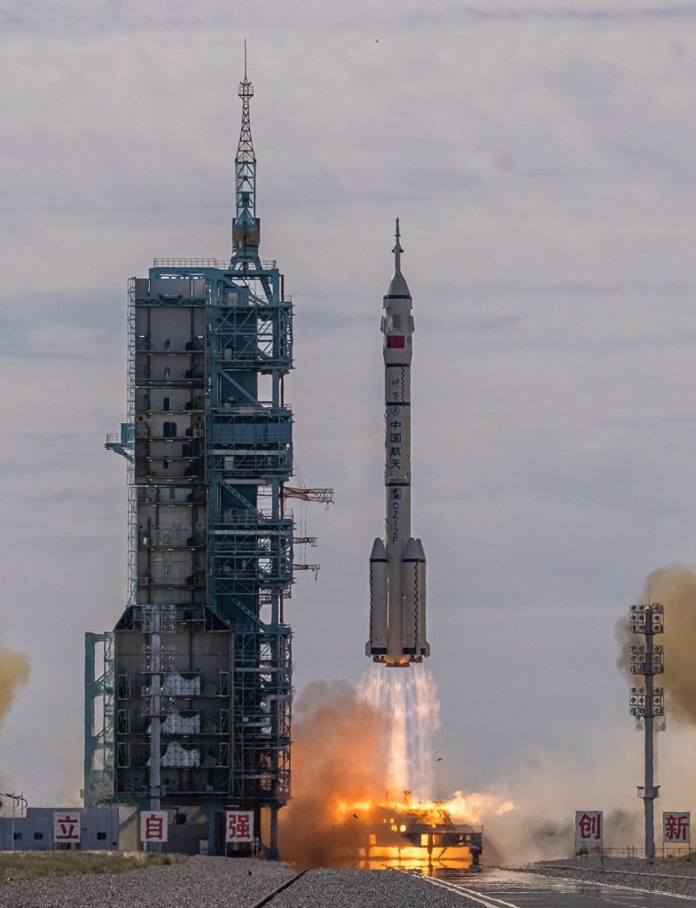 lancio astronauti cinesi