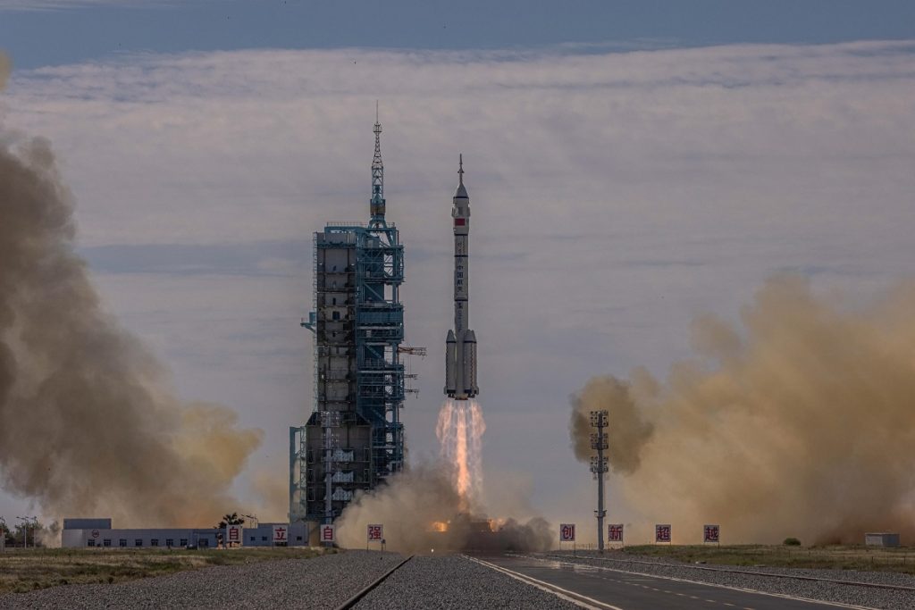 lancio astronauti cinesi