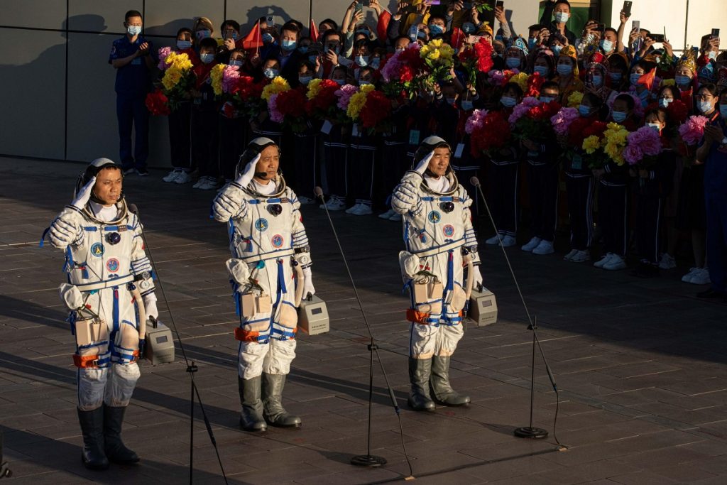 lancio astronauti cinesi