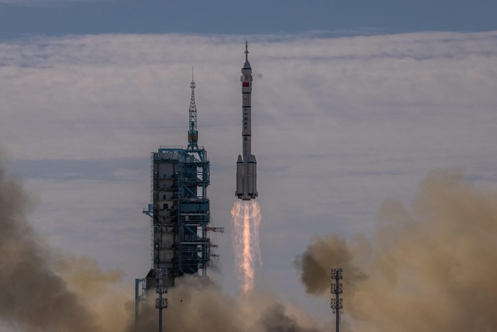 lancio astronauti cinesi
