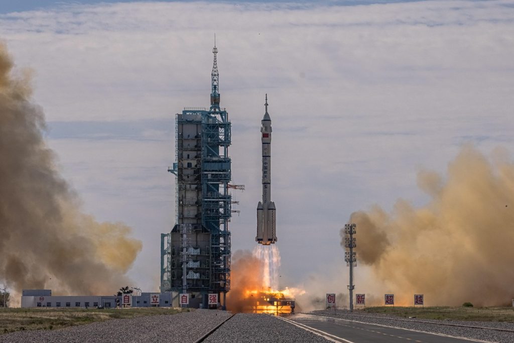lancio astronauti cinesi