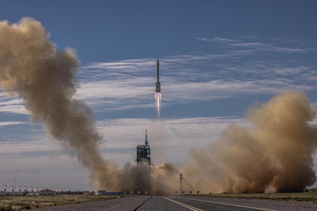 lancio astronauti cinesi