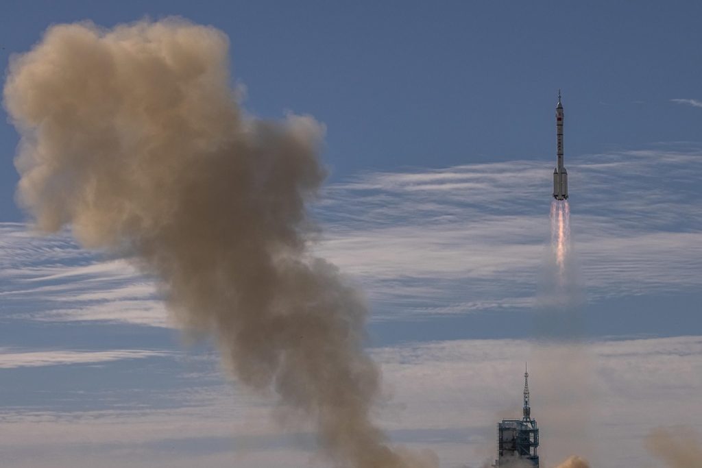 lancio astronauti cinesi