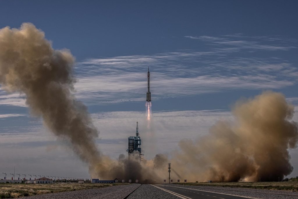lancio astronauti cinesi