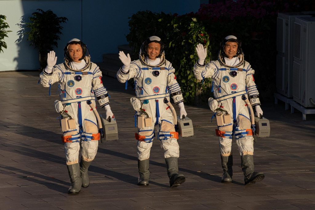 lancio astronauti cinesi