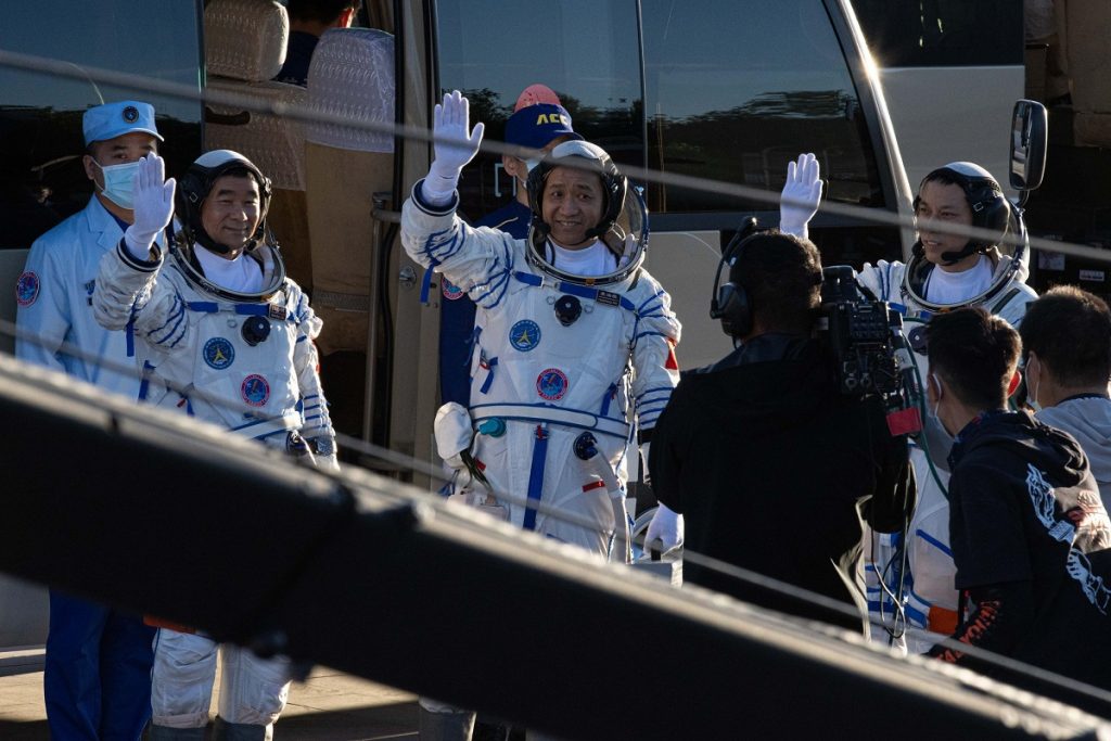 lancio astronauti cinesi