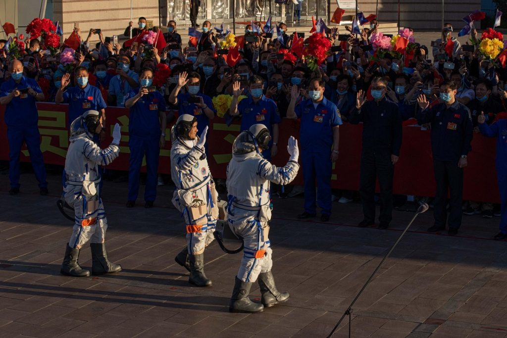lancio astronauti cinesi