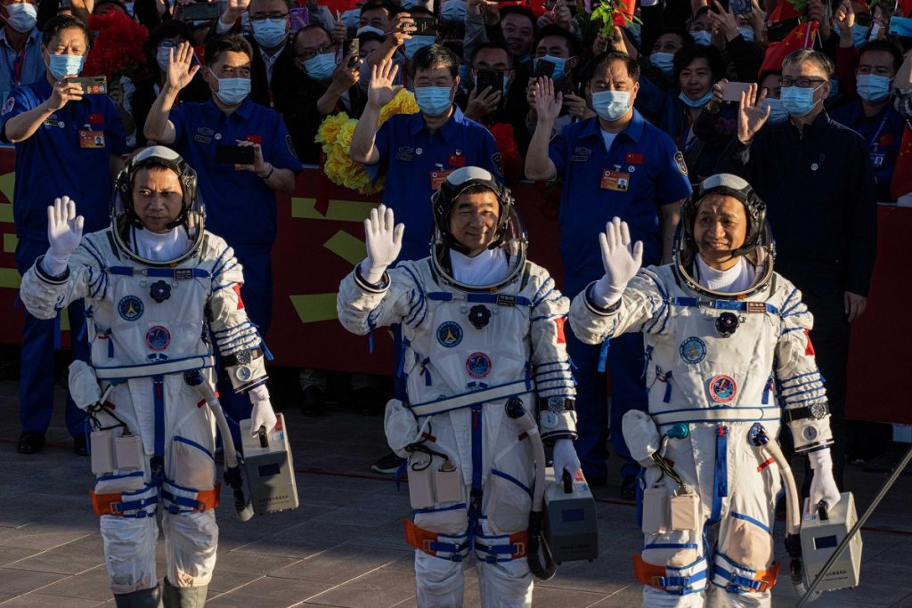 lancio astronauti cinesi