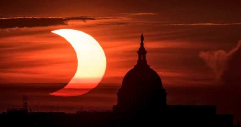 L'eclissi vista dagli USA. Foto NASA / Bill Ingalls