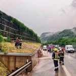 Violenta ondata di maltempo in Alto Adige: nubifragi, frane e strade bloccate, auto travolta da una frana [FOTO e VIDEO]
