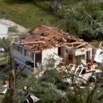 Meteo, violento tornado devasta la periferia di Chicago: oltre 100 case danneggiate e feriti [FOTO e VIDEO]