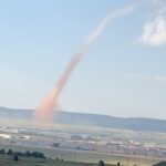 Meteo, tornado spaventa gli automobilisti a Teruel, in Spagna: vortice attraversa l’autostrada [FOTO e VIDEO]