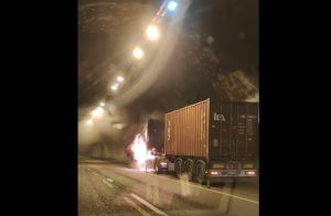 camion in fiamme genova