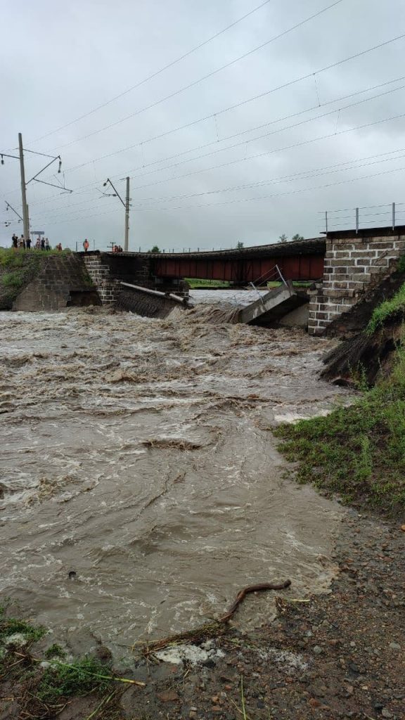 crollo ponte transiberiana russia