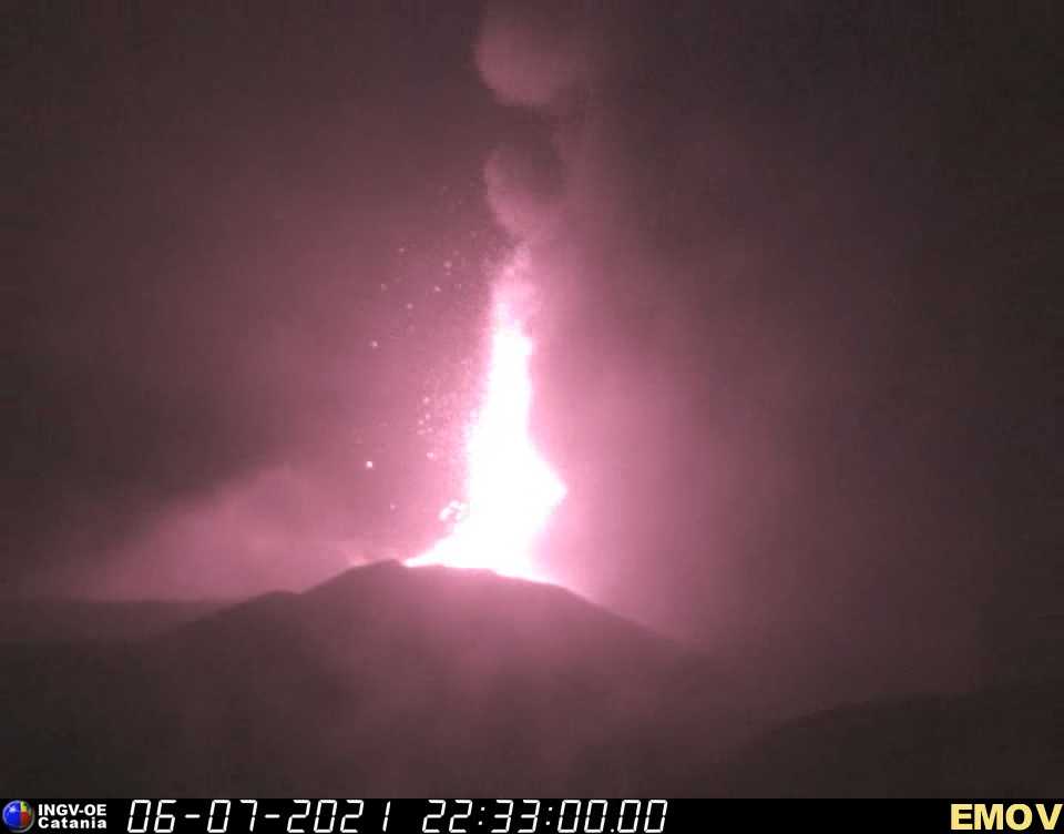 eruzione etna notte 7 luglio 2021