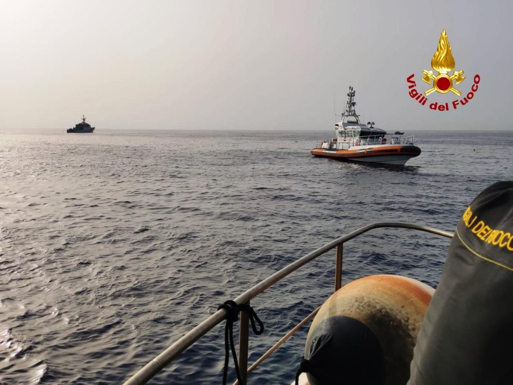 imbarcazione guardia costiera affondata