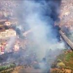 Sicilia assediata dagli incendi, inferno nel Catanese: 30 roghi solo in città, evacuazioni e un lido distrutto – FOTO
