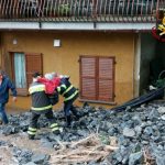 Forte maltempo nel Comasco, la casa è investita da un fiume di fango: anziana salvata dai Vigili del Fuoco – FOTO e VIDEO