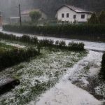 Iniziata una giornata di forte maltempo al Nord: piogge torrenziali nell’Alto Piemonte, frane e torrenti esondati [FOTO e VIDEO]