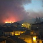 Incendi, un’altra notte di fuoco a Reggio Calabria: situazione drammatica ed evacuazioni a San Giovanni di Gerace [FOTO]