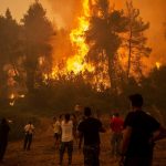 Continua la lotta contro gli incendi ad Evia, la Grecia “sta affrontando un disastro naturale senza precedenti” [FOTO]