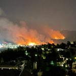 Dramma incendi in Grecia, Atene assediata dalle fiamme: migliaia di evacuati, “dietro di noi c’è l’inferno” [FOTO]