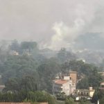 Emergenza incendi, morti, feriti e distruzione al Sud: Sicilia e Calabria chiedono lo stato di emergenza, evacuazioni nel Ragusano – FOTO e VIDEO