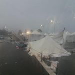 Maltempo in Calabria, violento downburst a Falerna: danneggiati lidi e ristoranti, ombrelloni e gazebo finiscono sulla provinciale – FOTO e VIDEO