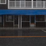 La tempesta tropicale Henri tocca terra in Rhode Island: mille voli cancellati e onde alte fino a 6 metri nel Nord-Est degli USA – FOTO