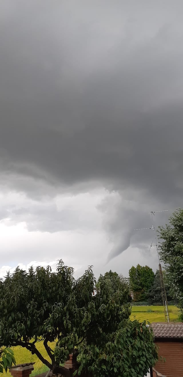 Funnel cloud a Magherno