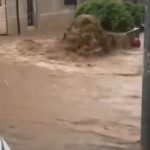 Maltempo in Calabria, alluvione a Soverato: caduti 107mm di pioggia in poco più di un’ora, gravi allagamenti – FOTO e VIDEO