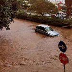 Maltempo in Calabria, alluvione a Soverato: caduti 107mm di pioggia in poco più di un’ora, gravi allagamenti – FOTO e VIDEO