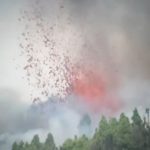 Erutta il vulcano Cumbre Vieja a La Palma: fiume di lava verso il villaggio di El Paso, evacuazioni – FOTO e VIDEO