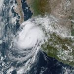 La tempesta Olaf si rafforza in uragano e si dirige verso il Messico: rischio alluvioni e frane nella Baja California