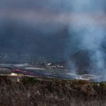 Ore di tensione a La Palma dopo il crollo della parete nord del cono del vulcano Cumbre Vieja: si teme un ulteriore collasso [FOTO e VIDEO]