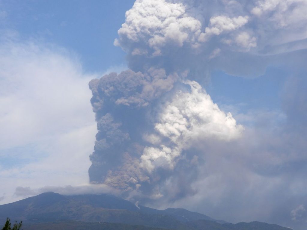 eruzione etna 23 ottobre 2021