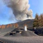 Canarie, paura sull’isola di La Palma: si è intensificata l’eruzione del vulcano Cumbre Vieja [FOTO & VIDEO]
