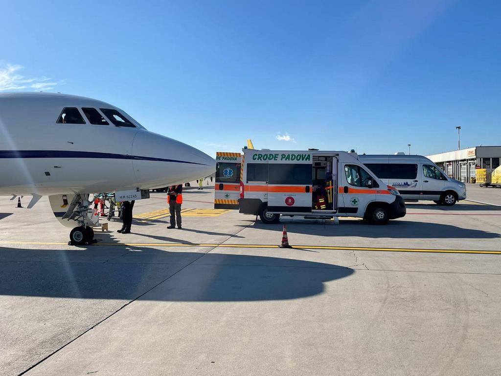 Aeronautica volo urgente salva vita catania Venezia