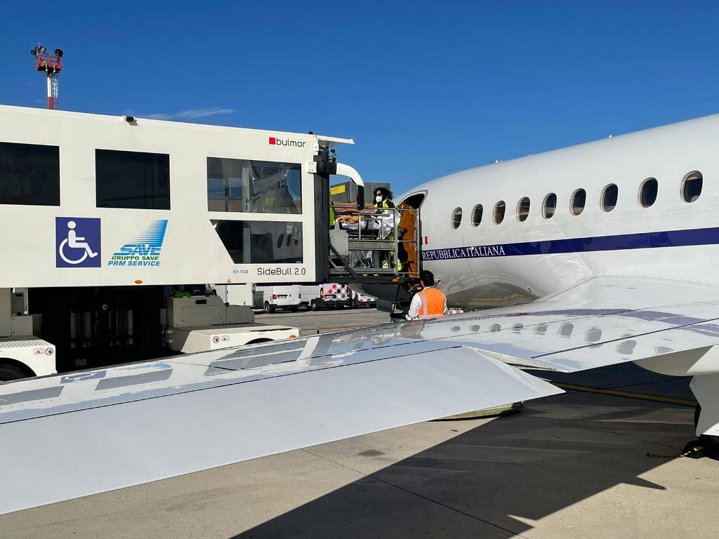 Aeronautica volo urgente salva vita catania Venezia