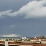 Maltempo sul litorale romano: allagamenti nella zona di Fiumicino, tornado a Ostia [FOTO]