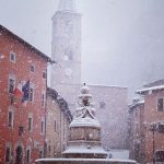 Crollo delle temperature e neve a bassa quota nel Lazio: accumuli fino a 10cm nel Viterbese, scuole chiuse in molti comuni – FOTO e VIDEO