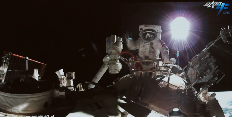 passeggiata spaziale stazione cinese