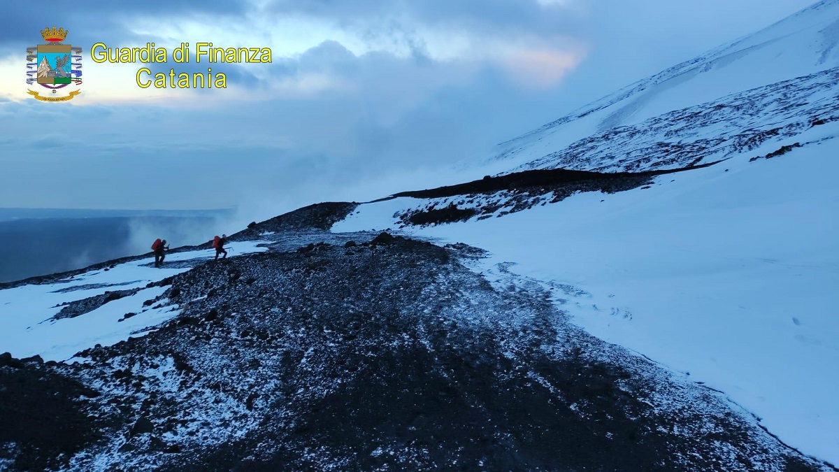 Tragedia sull'Etna: soccorritore muore durante il recupero di un ...