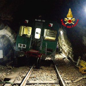 Cedegolo frana treno deragliato