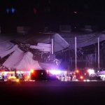 Diversi tornado seminano distruzione tra Midwest e Sud degli USA: 2 morti in una casa di cura in Arkansas, crolla capannone Amazon in Illinois [FOTO]