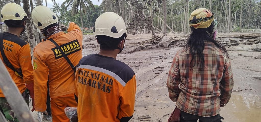 Indonesia eruzione vulcano Semeru