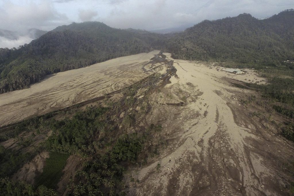 Indonesia eruzione vulcano Semeru