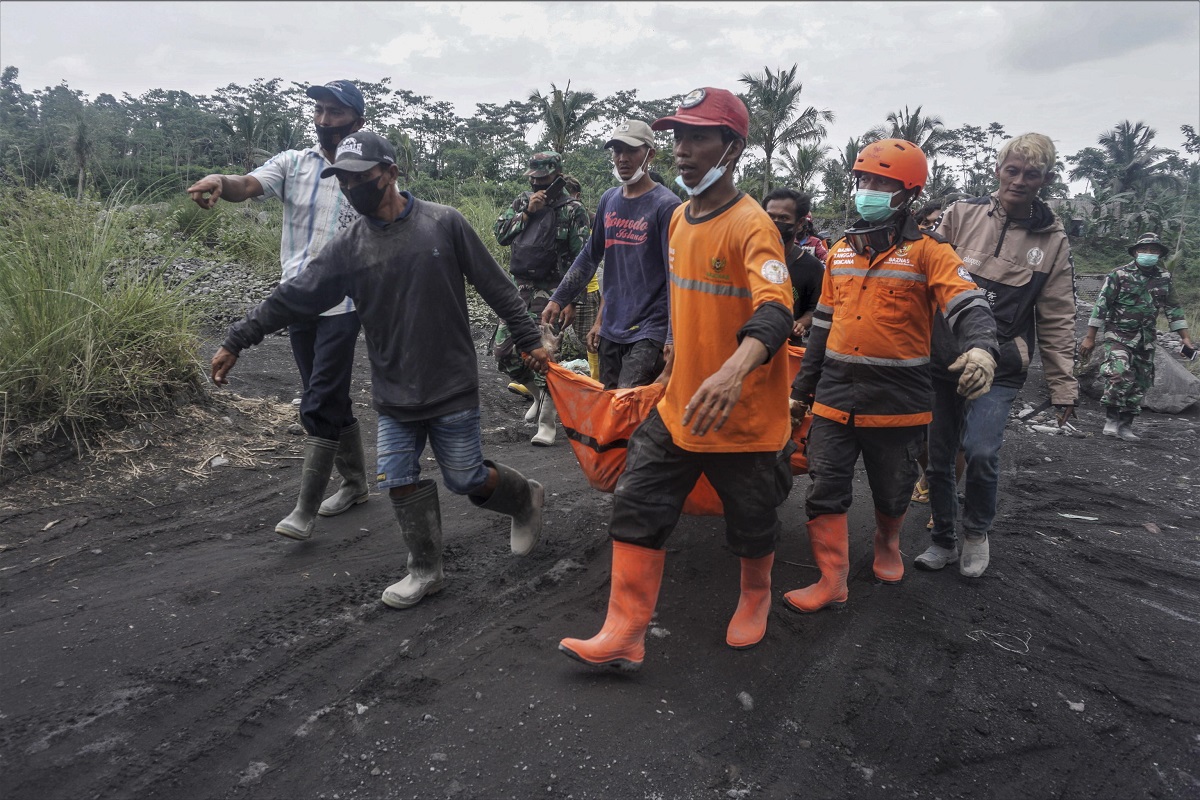 Indonesia eruzione vulcano Semeru