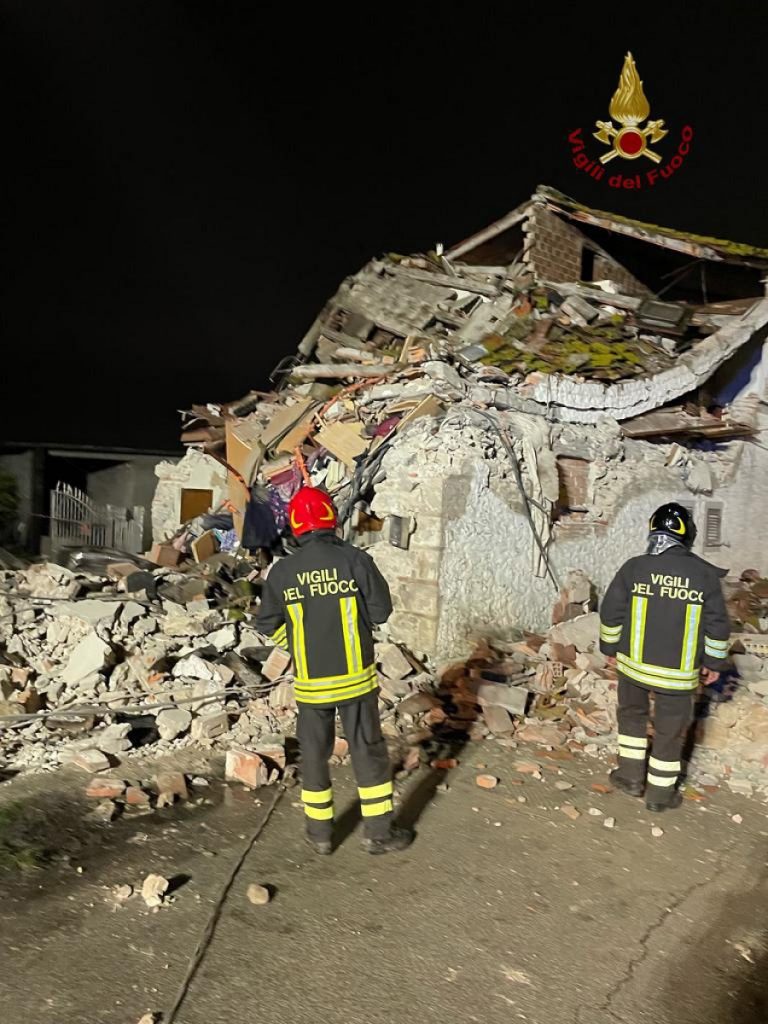 Crolla palazzina nel Pistoiese